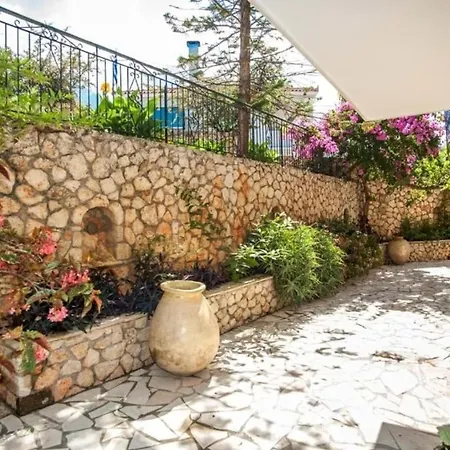 Ξενοδοχείο με διαμερίσματα Agathaggelos 3*